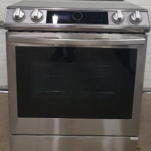 Used Less Than 1 Year Induction Stove Samsung NE63T8911SSAC 3