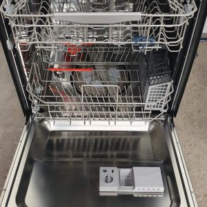 Used Less Than 1 Year Samsung Dishwasher DW80R5061US 1 1