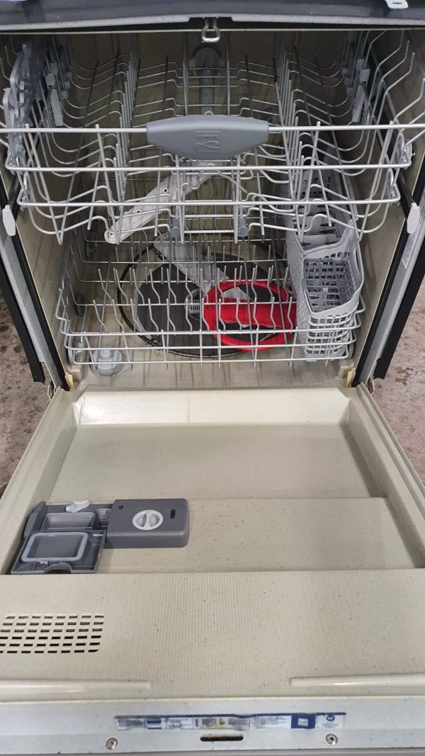 Used Kenmore Dishwasher 587.15293200A