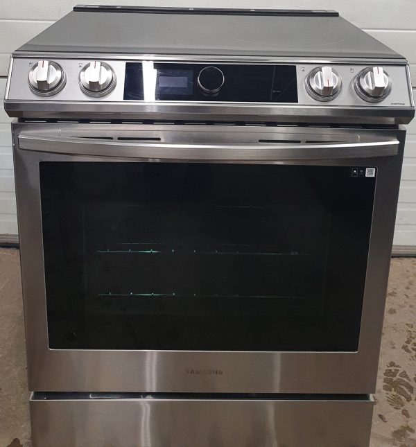 Used Less Than 1 Year Induction Stove Samsung NE63T8911SR/AC