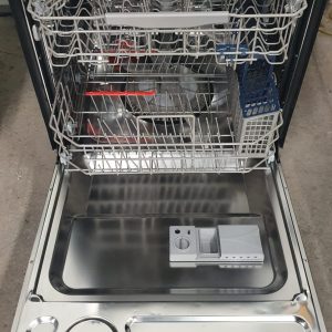 Used Less Than 1 Year Samsung Dishwasher DW80R5061US 2 1