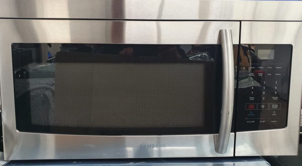 Open Box Samsung Microwave/Range Hood ME16K3010AS