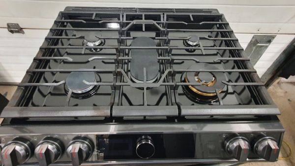 Used Less Than 1 Year Gas (Propane) Stove NX60T8711SG/AA