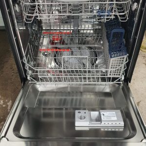 Used Less Than 1 Year Samsung Dishwasher DW80K5050UG 1