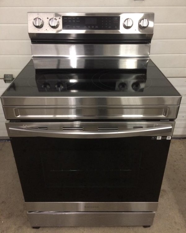 Used Less Than 1 year Samsung Electrical Stove NE63A6511SS