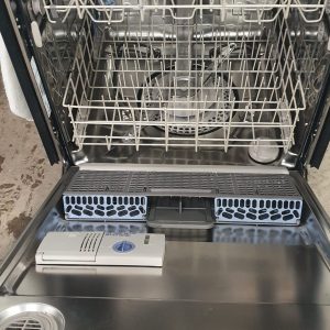 Used Whirlpool Dishwasher GU3200XTXY4 1