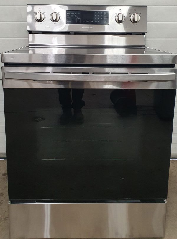 Used Less Than 1 Year Electrical Stove Samsung NE59R4321SS/AC