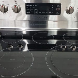 Used Less Than 1 Year Electrical Stove Samsung NE59R4321SSAC 3
