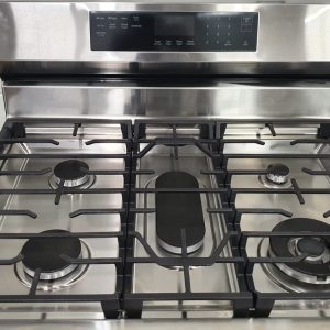 Used Less Than 1 Year Propane Gas Stove Samsung NX60A6711SS 3