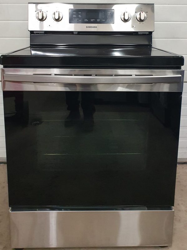 Used Less Than 1 Year Samsung Electrical Stove NE59T4311SS