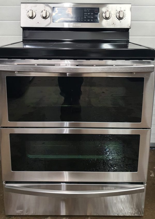 Used Less Than 1 Year Samsung Electric Stove NE59T7851WS