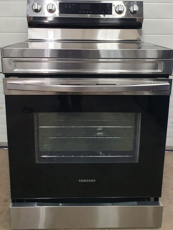 Used Less Than 1 Year Samsung Electrical Stove NE63A6111SS