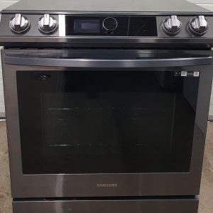 Used Less Than 1 year Induction Stove Samsung NE63T8911SG/AC