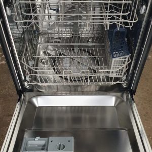 Used Less Than1 Year Samsung Dishwasher DW80J3020US 4