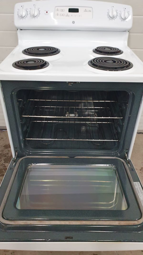 Used GE Electric Stove JCBP240DT2WW