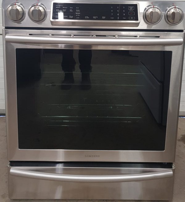 Used Less Than 1 Year Induction Stove Samsung NE58K9560WS