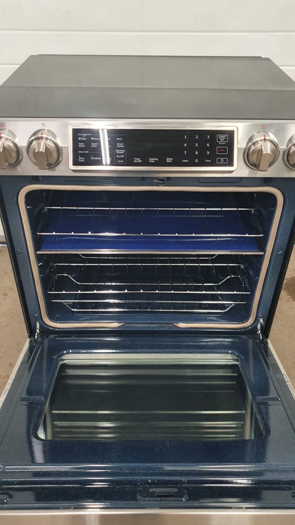 Used Less Than 1 Year Induction Stove Samsung NE58K9560WS