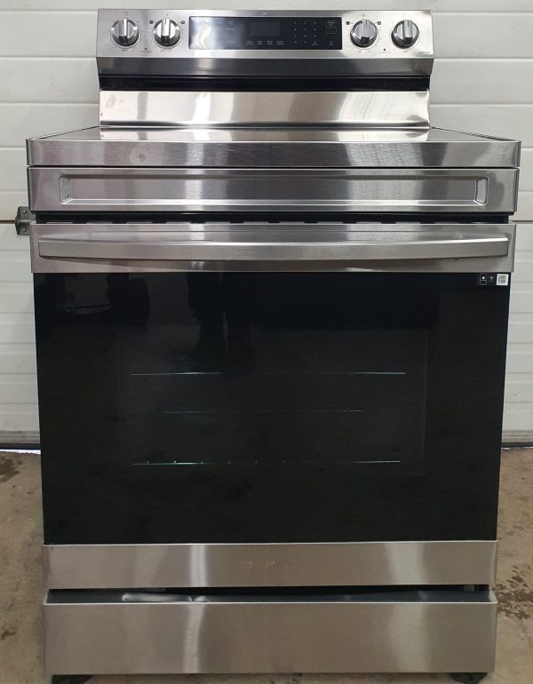 Used Less Than 1 Year Samsung Electrical Stove NE63A6511SS