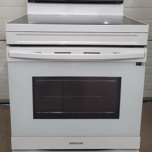 Used Less Than 1 Year Electrical Stove Samsung NE63A6511SW