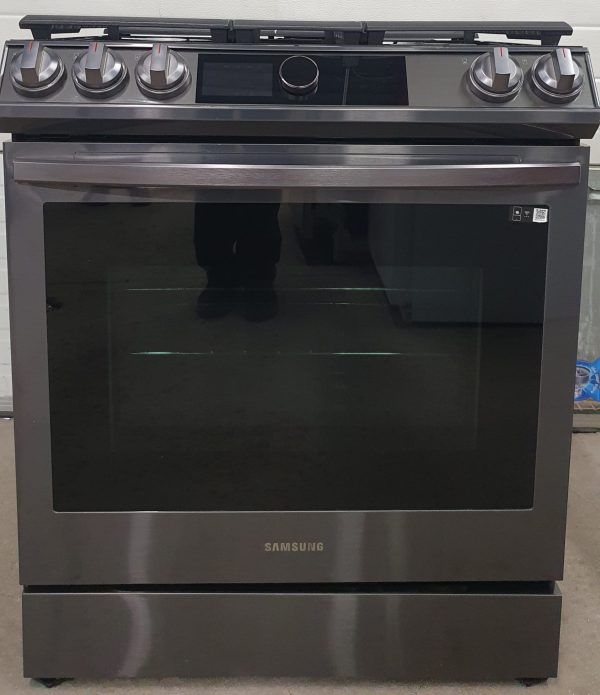 Used Less Than 1 Year Gas Stove NX60T8711SG/AA