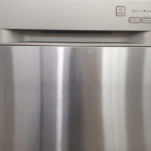 Used Less Than 1 Year Samsung Dishwasher DW80J3020US 2