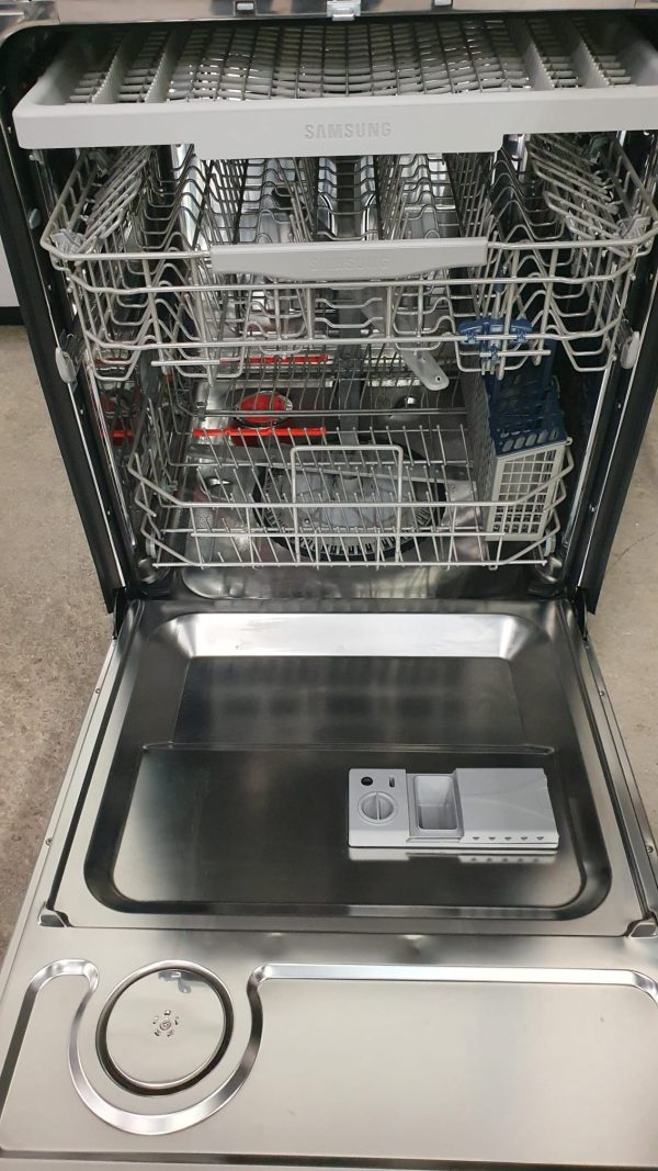 Used Less Than 1 Year Samsung Dishwasher DW80R5061US