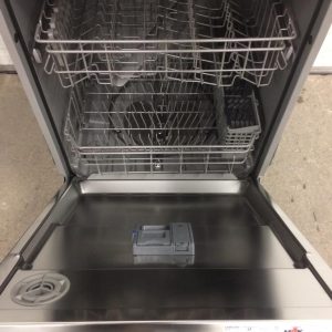 Used Less Than 1 Year Samsung Dishwasher DW80N3030US (1)