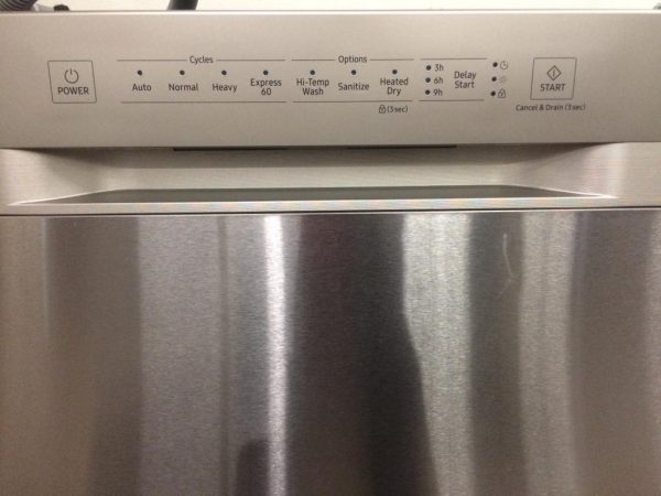 Used Less Than 1 Year Samsung Dishwasher DW80N3030US