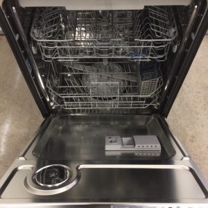 Used Less Than 1 Year Samsung Dishwasher DW80T5040US (2)