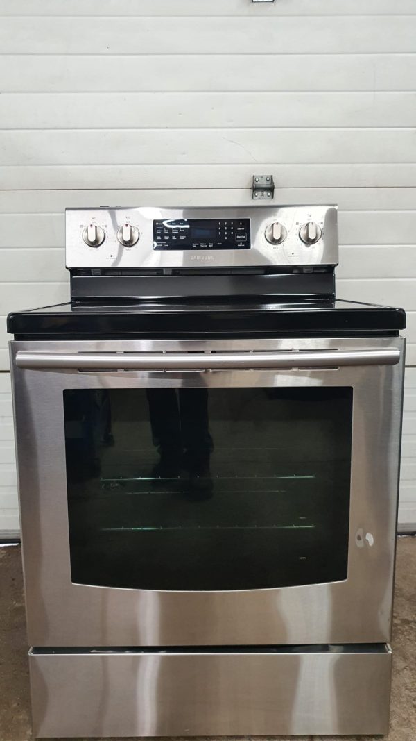 Used Less Than 1 Year Samsung Electric Stove NE59J3421SS