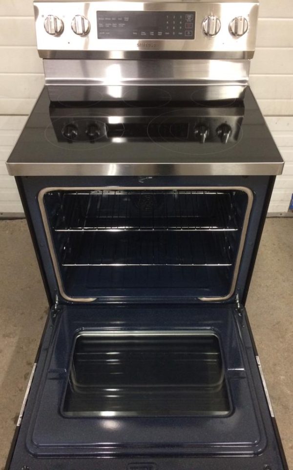 Used Less Than 1 Year Samsung Electric Stove NE59R6631SS
