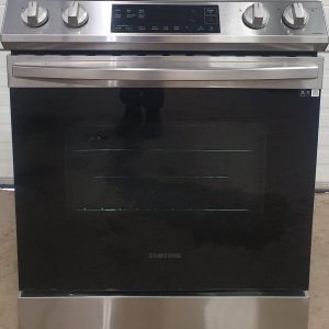 Used Less Than 1 Year Samsung Electric Stove NE63T8111SS 2