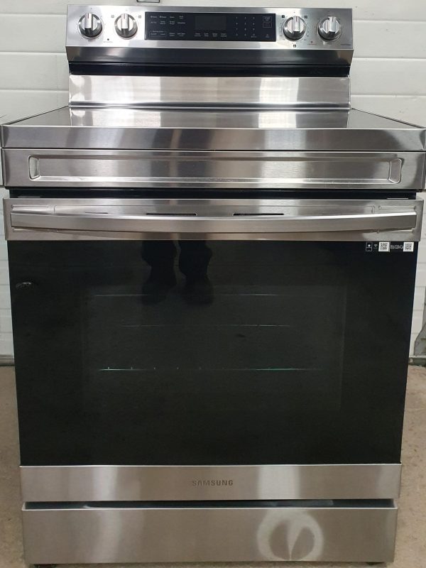 Used Less Than 1 Year Samsung Stove NE63A6711SS