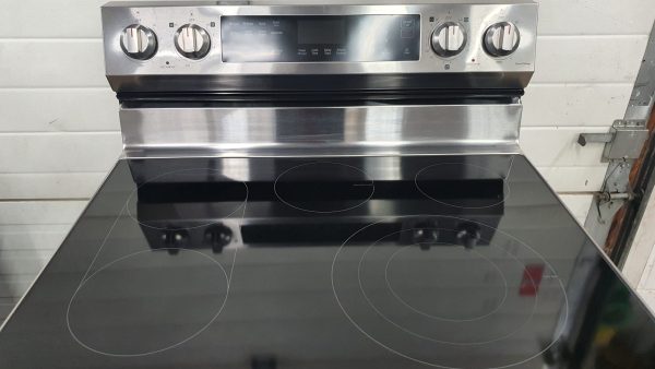 Used Less Than 1 Year Samsung Stove NE63A6711SS With New Glass Cooktop