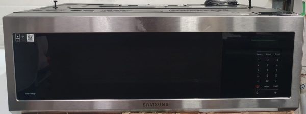 Used Less Than 1 Year Samsung microwave ME11A7710DS