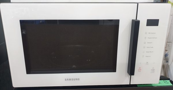 Used Less Than 1 Year Samsung Countertop Microwave MS11T5018AE/AC