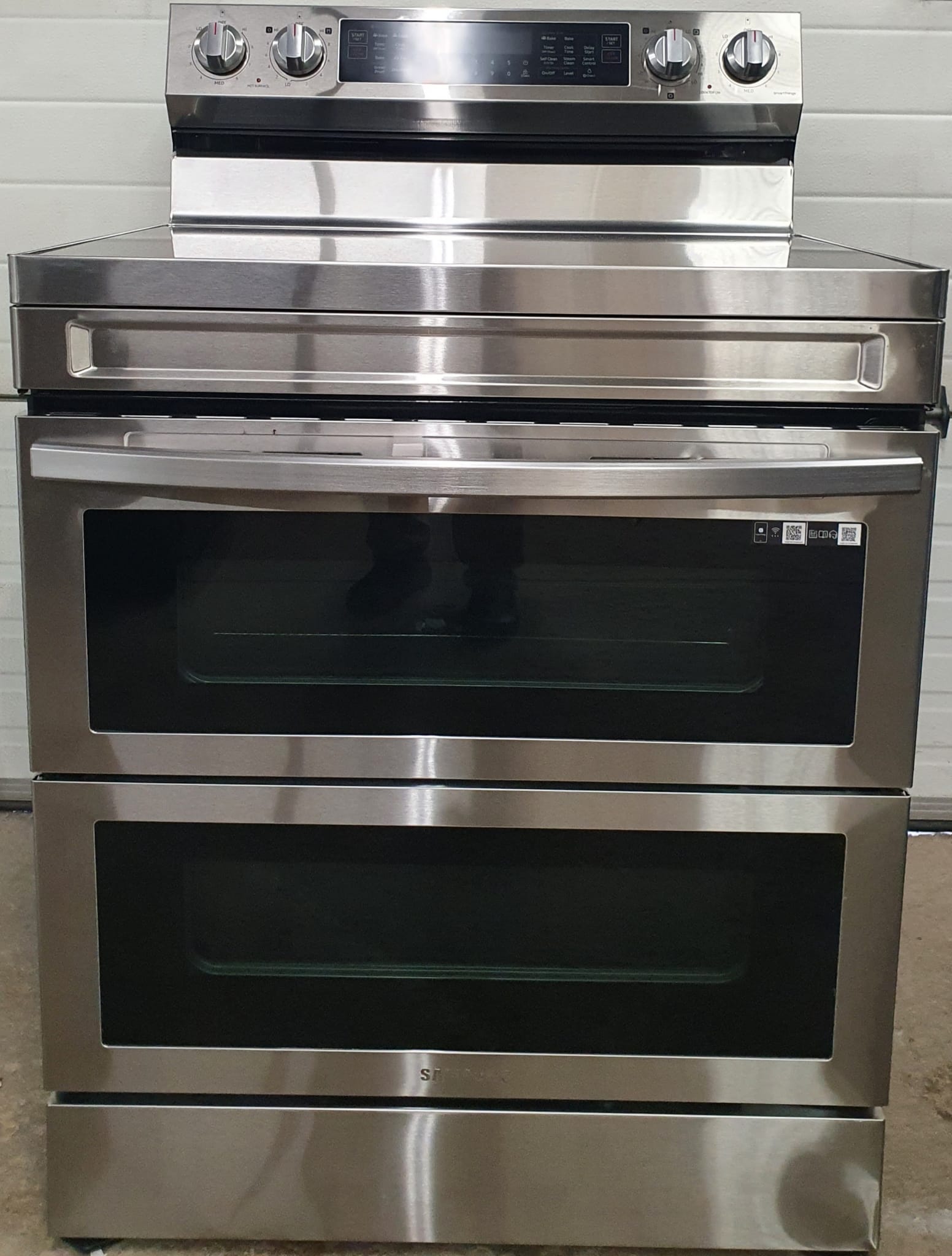 Used Less Than 1 Year Samsung Electric Stove NE63A6751SS (1)