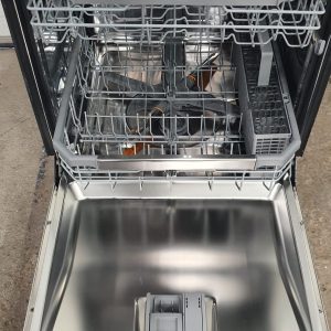Used Less Than 1 Year LG Dishwasher LDT5665ST (1)