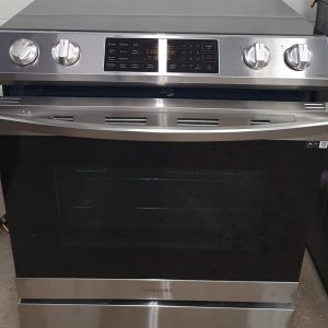 Used Less Than 1 Year Induction Stove Samsung NE63B8411SS