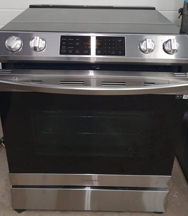 Used Less Than 1 Year Induction Stove Samsung NE63B8411SS