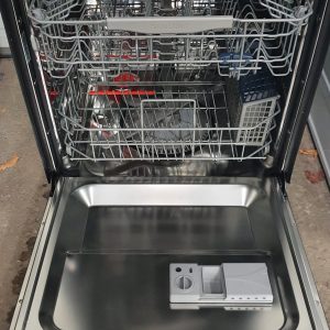Used Less Than 1 Year Samsung Dishwasher DW80R5061UG (2)