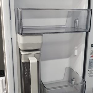 Open Box Samsung Bespoke Refrigerator RF24BB6200APAA Counter Depth (4)