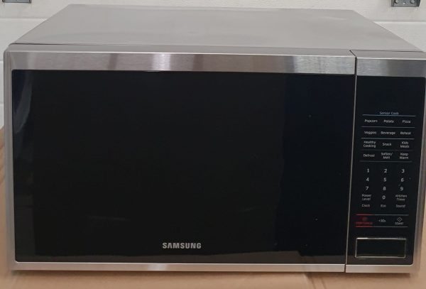 Used Less Than 1 Year Samsung Microwave MS14K6000AS