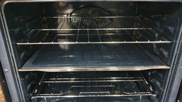 Used Less Than 1 Year INDUCTION SLIDE IN STOVE NE63T8751SS