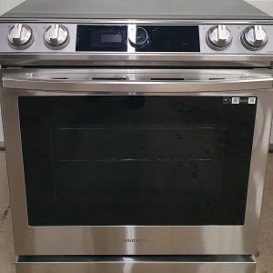 Used Less Than 1 Year Induction Stove Samsung NE63T8911SS/AC