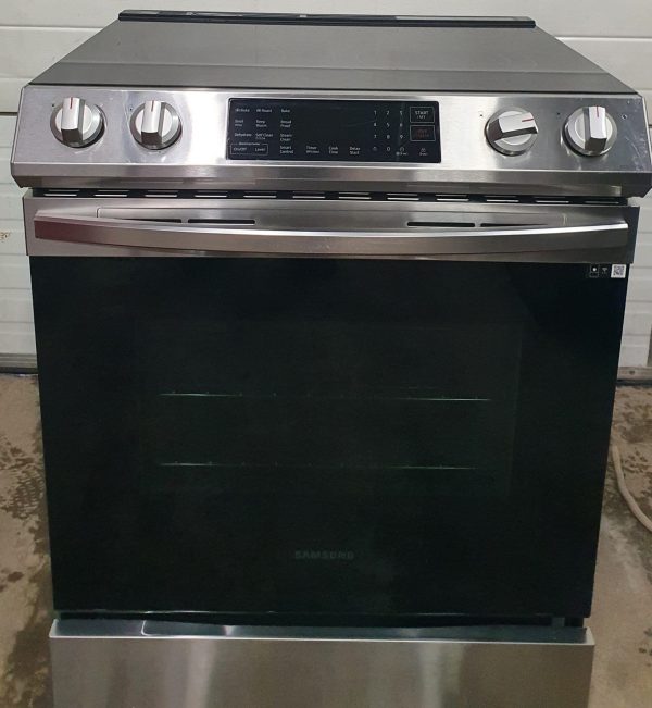 Used Less Than 1 Year Electric Slide In Stove Samsung NE63T8311SS/AC