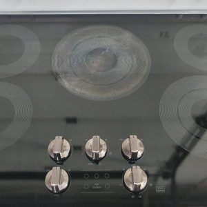 Used Less Than 1 Year Samsung Electrical cooktop NZ30K6330RS